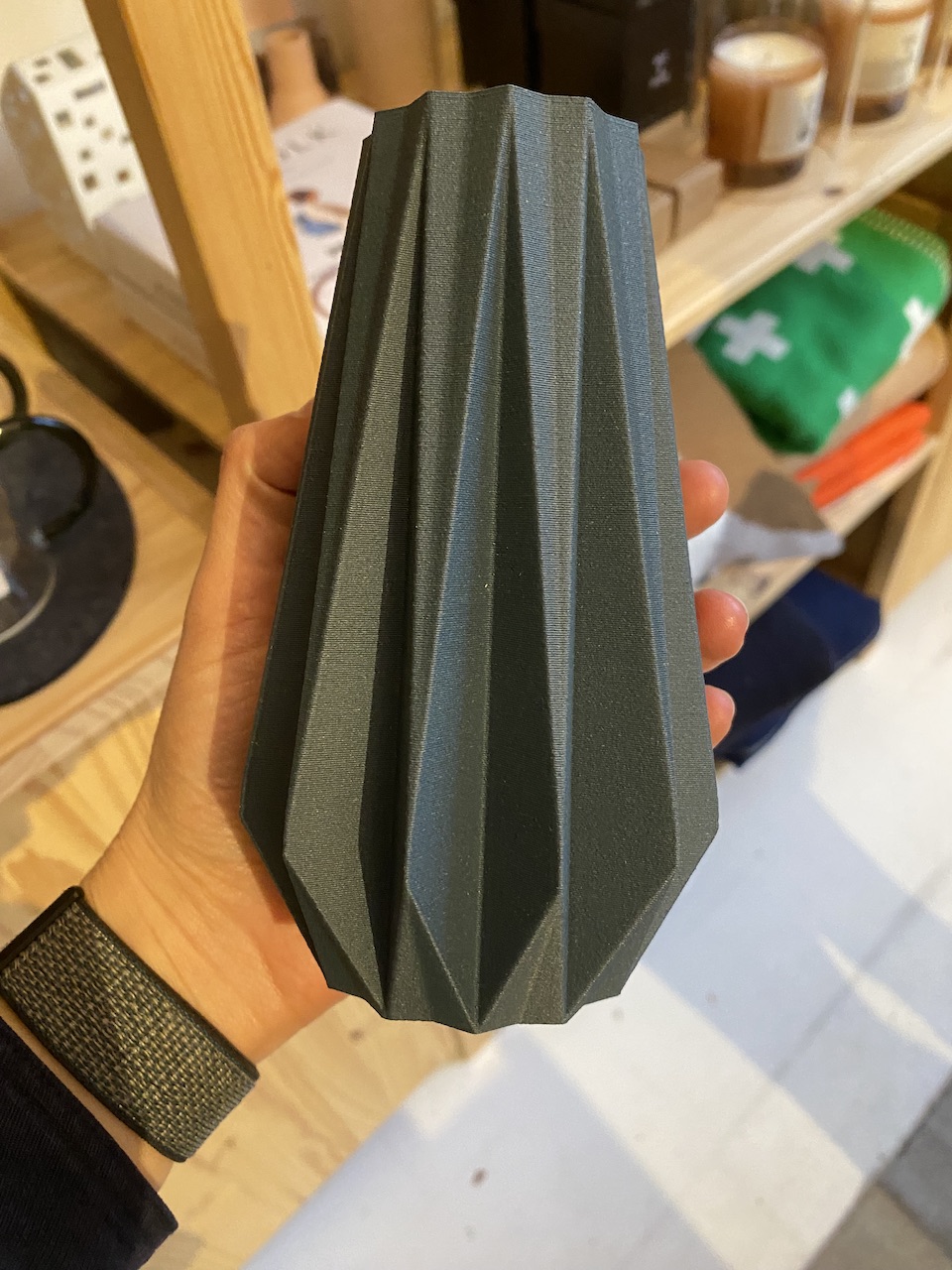Minimum origami vase