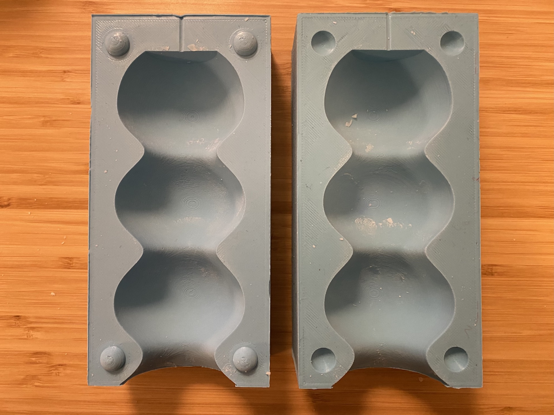 Curvy candle mold